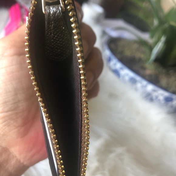 Coach - Picture 4 of 7